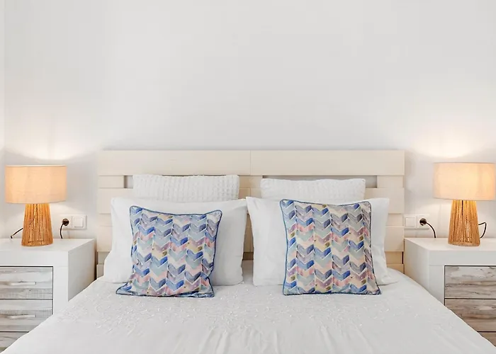 Center Only 150 M Luxury 公寓